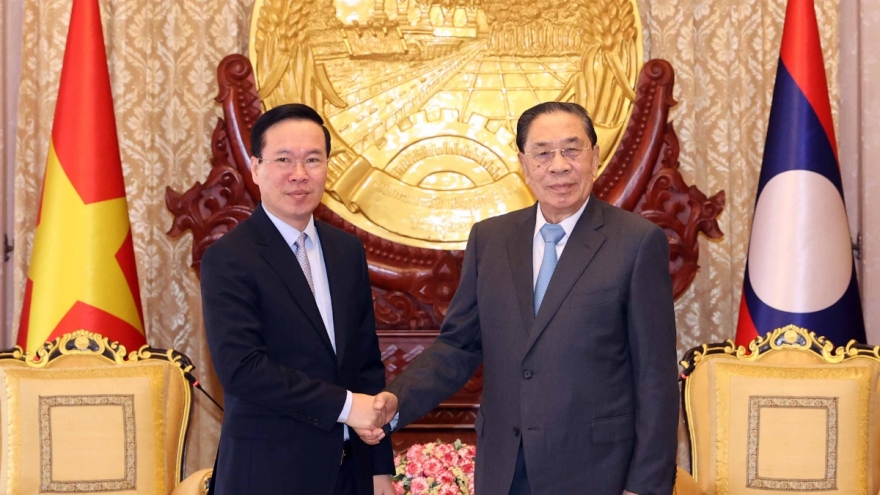 State president meets with former Lao leaders in Vientiane